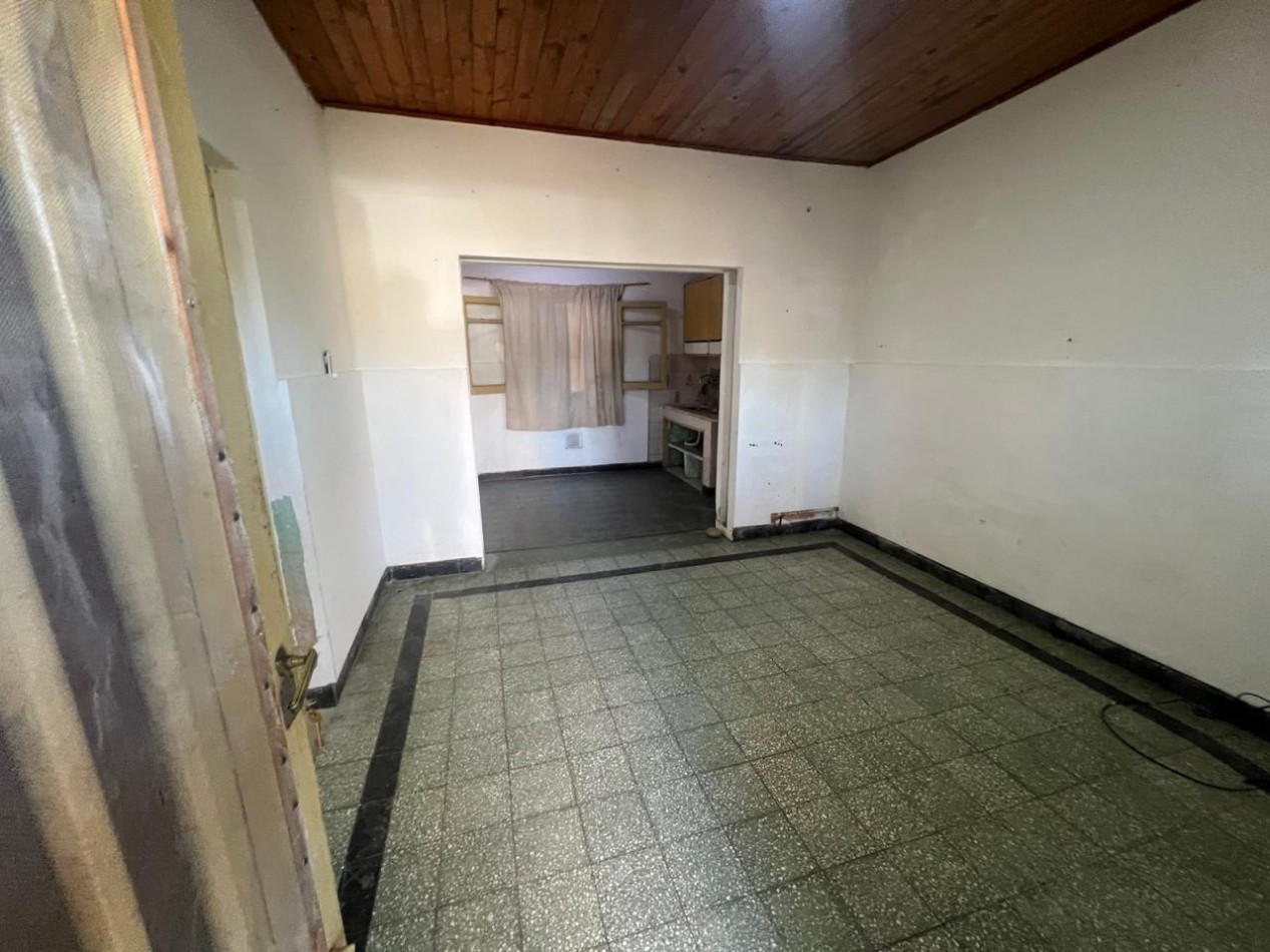 Baigorria, casa dos dormitorios, cochera. Saenz 300