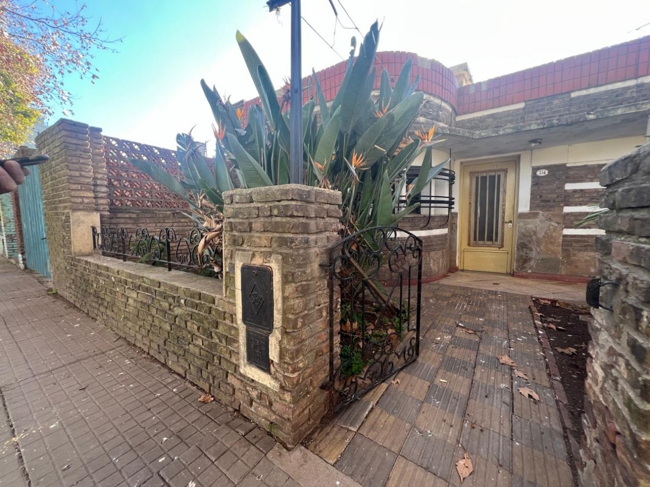 Baigorria, casa dos dormitorios, cochera. Saenz 300