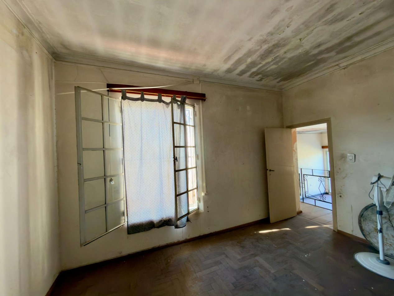 PARAGUAY 2700 - OPORTUNIDAD DE INVERSION | CASA EN PLANTA ALTA (ingreso por pasillo) + LOCAL AL FRENTE 