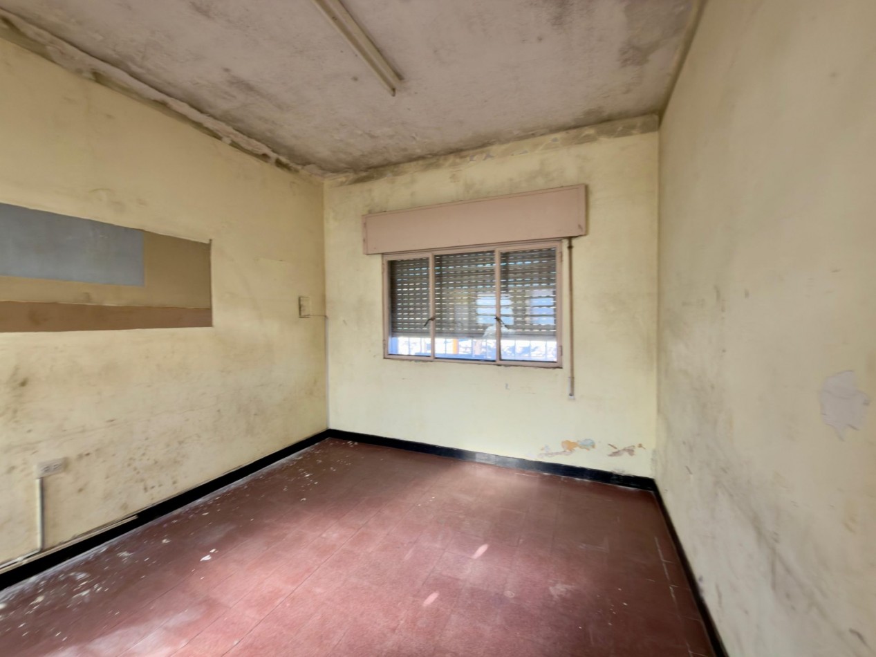 PARAGUAY 2700 - OPORTUNIDAD DE INVERSION | CASA EN PLANTA ALTA (ingreso por pasillo) + LOCAL AL FRENTE 