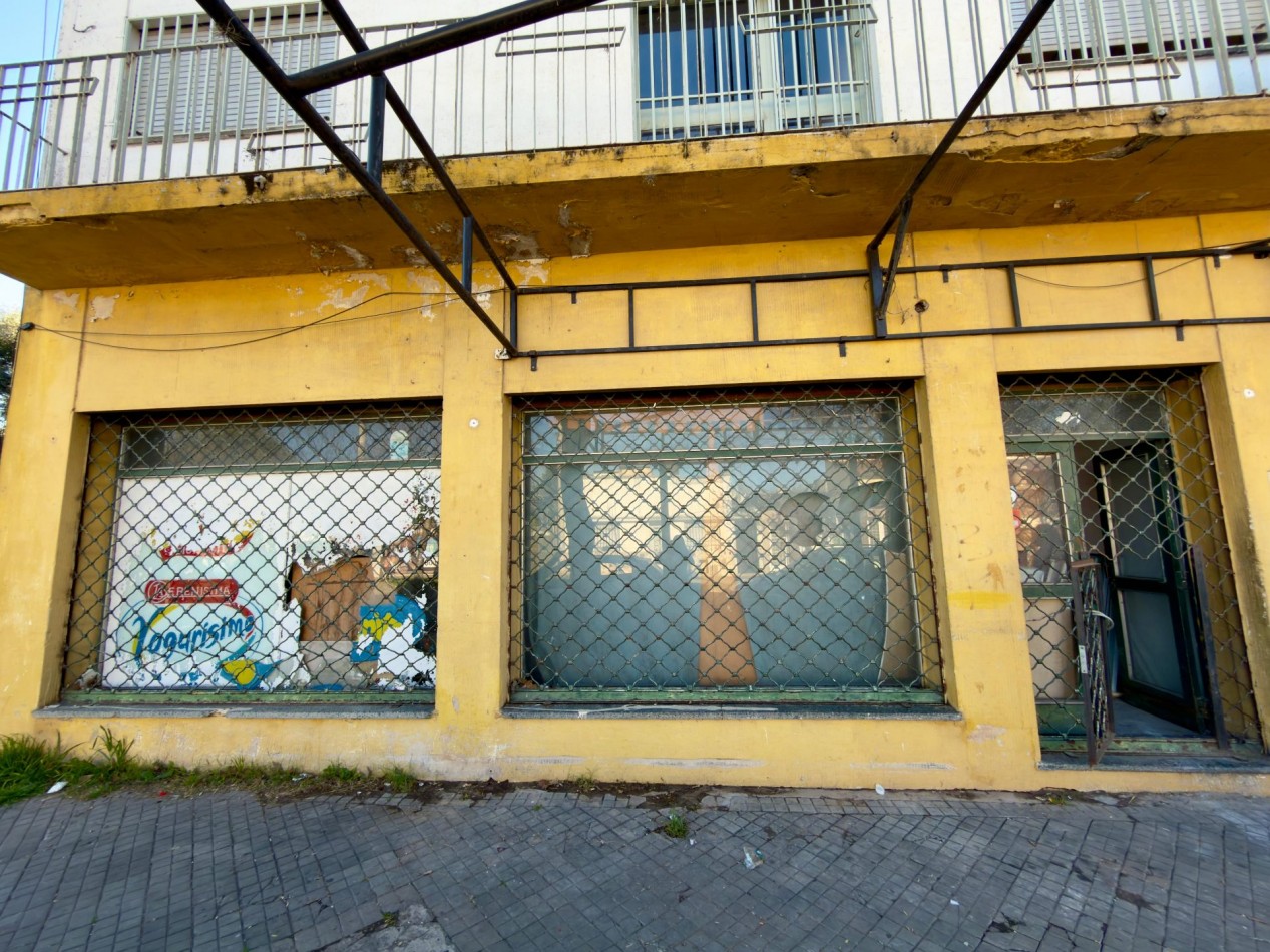 PARAGUAY 2700 - OPORTUNIDAD DE INVERSION | CASA EN PLANTA ALTA (ingreso por pasillo) + LOCAL AL FRENTE 
