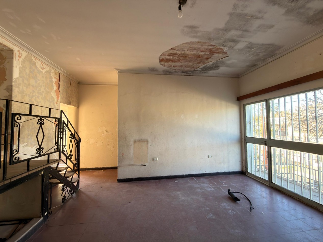 PARAGUAY 2700 - OPORTUNIDAD DE INVERSION | CASA EN PLANTA ALTA (ingreso por pasillo) + LOCAL AL FRENTE 
