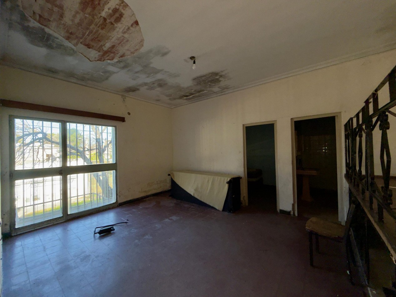 PARAGUAY 2700 - OPORTUNIDAD DE INVERSION | CASA EN PLANTA ALTA (ingreso por pasillo) + LOCAL AL FRENTE 