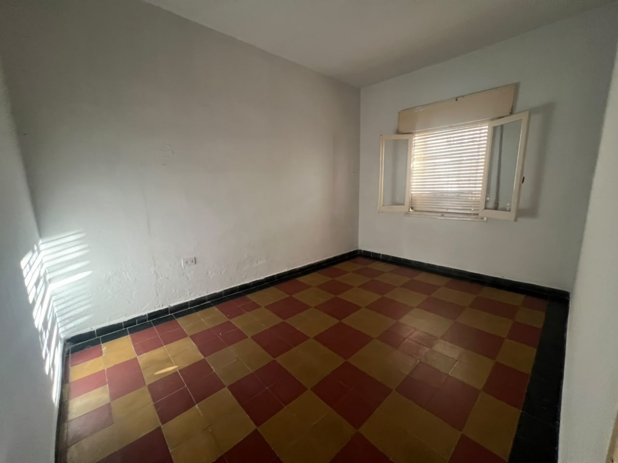 Barra 300, casa dos dormitorios, living comedor, cocina, patio.