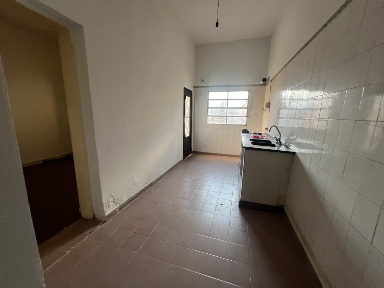 Barra 300, casa dos dormitorios, living comedor, cocina, patio.