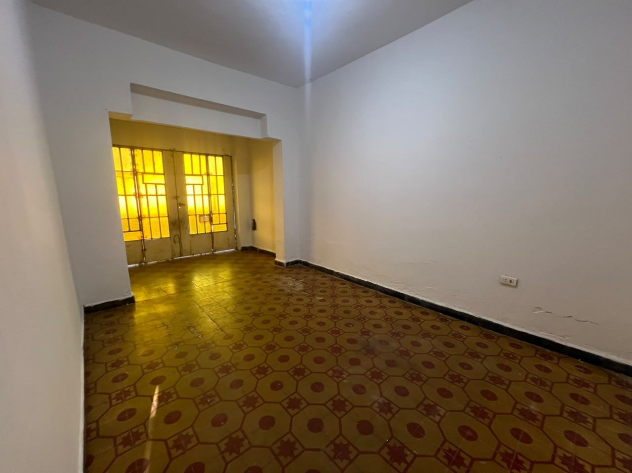 Barra 300, casa dos dormitorios, living comedor, cocina, patio.
