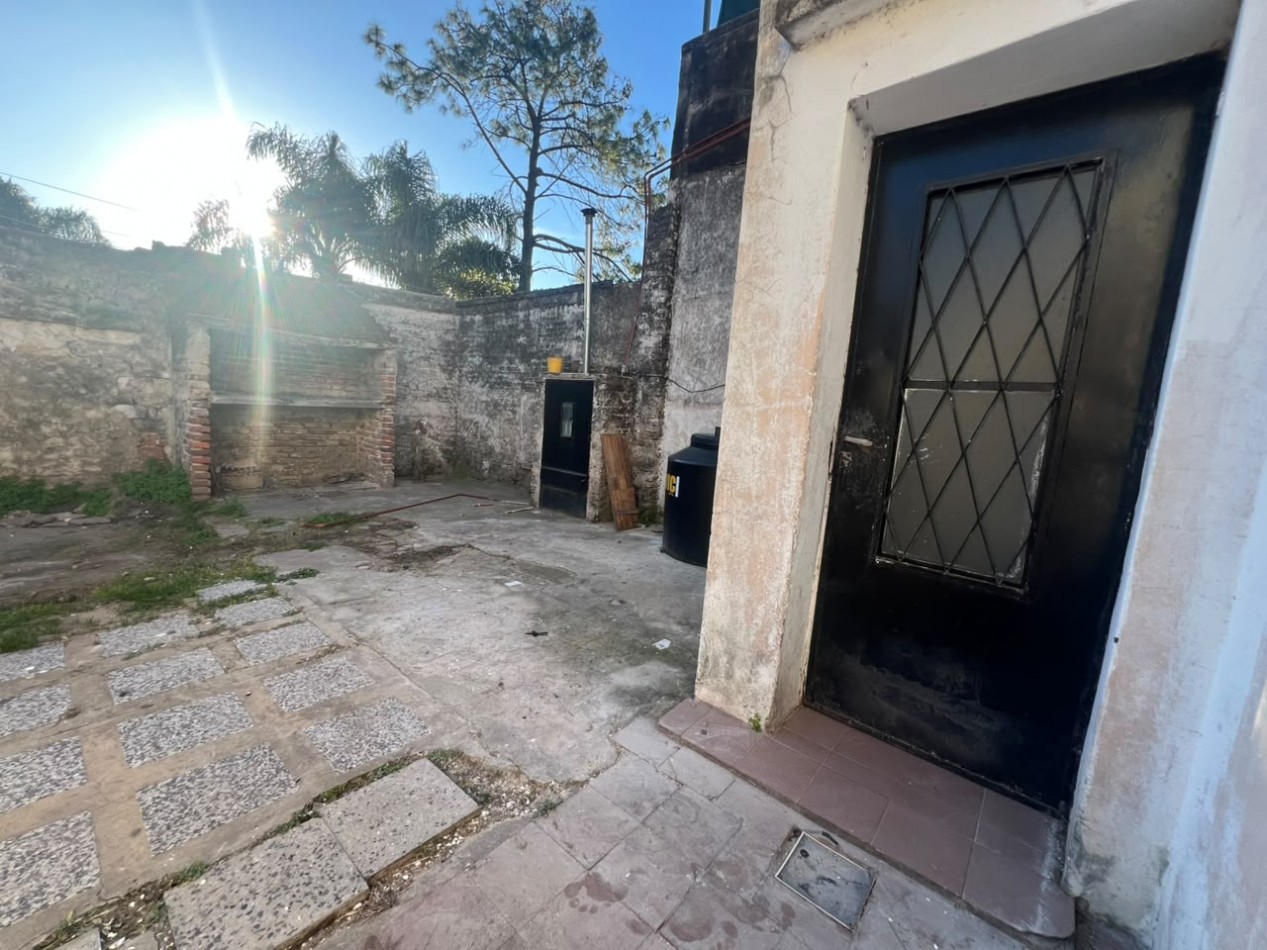 Barra 300, casa dos dormitorios, living comedor, cocina, patio.