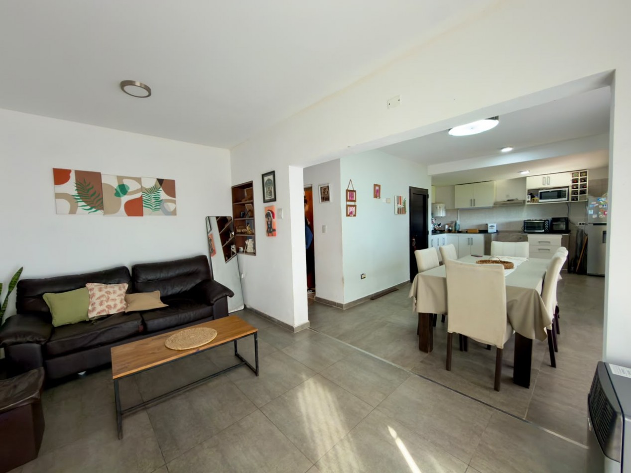 ALQUILER | CASA EN LA TOSCANA DE DOS DORMITORIOS + COCHERA 