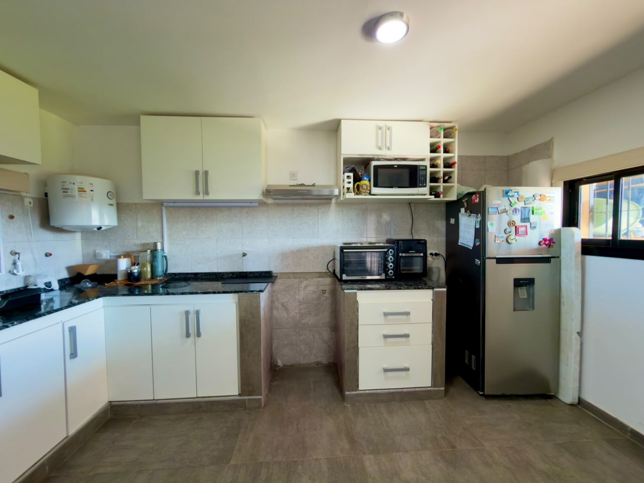 ALQUILER | CASA EN LA TOSCANA DE DOS DORMITORIOS + COCHERA 