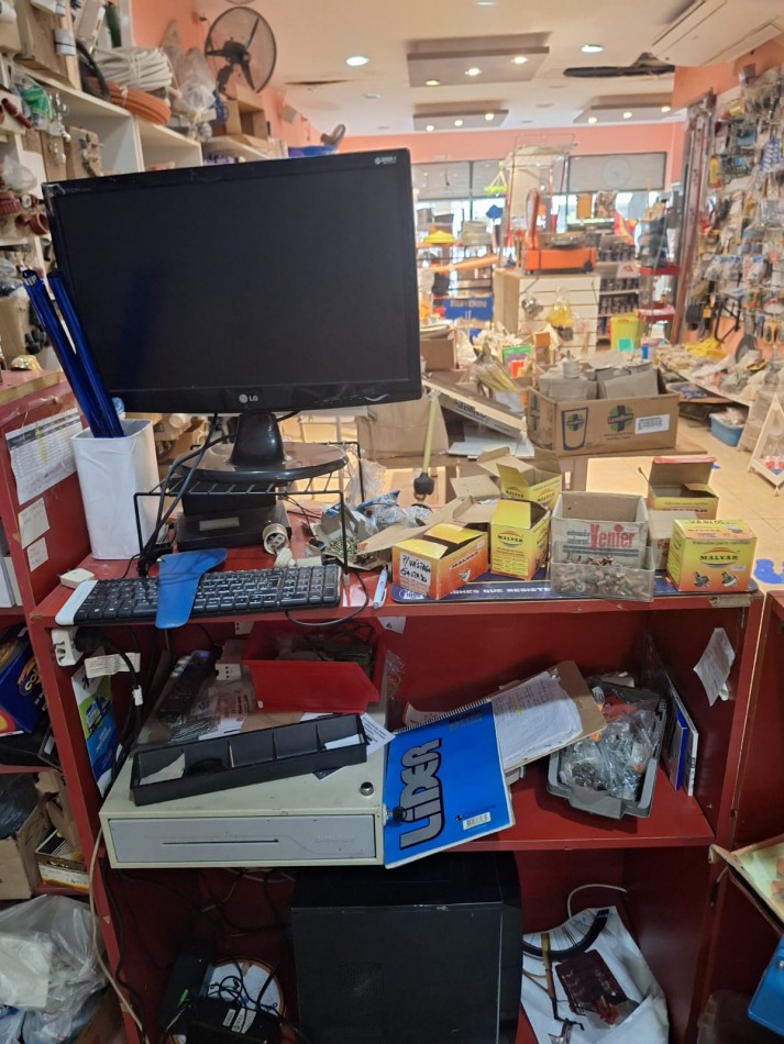 Fondo de comercio, cordoba 2400, Ferreteria y multirubro.
