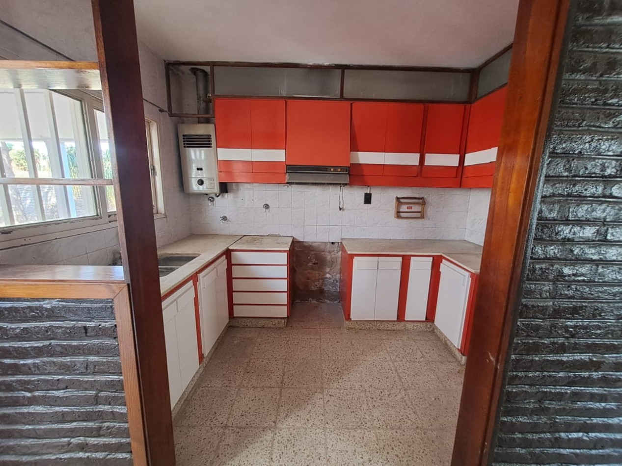 Sarmiento 400, Acebal - Casa de 3 dormitorios con garage, patio de invierno y parrillero