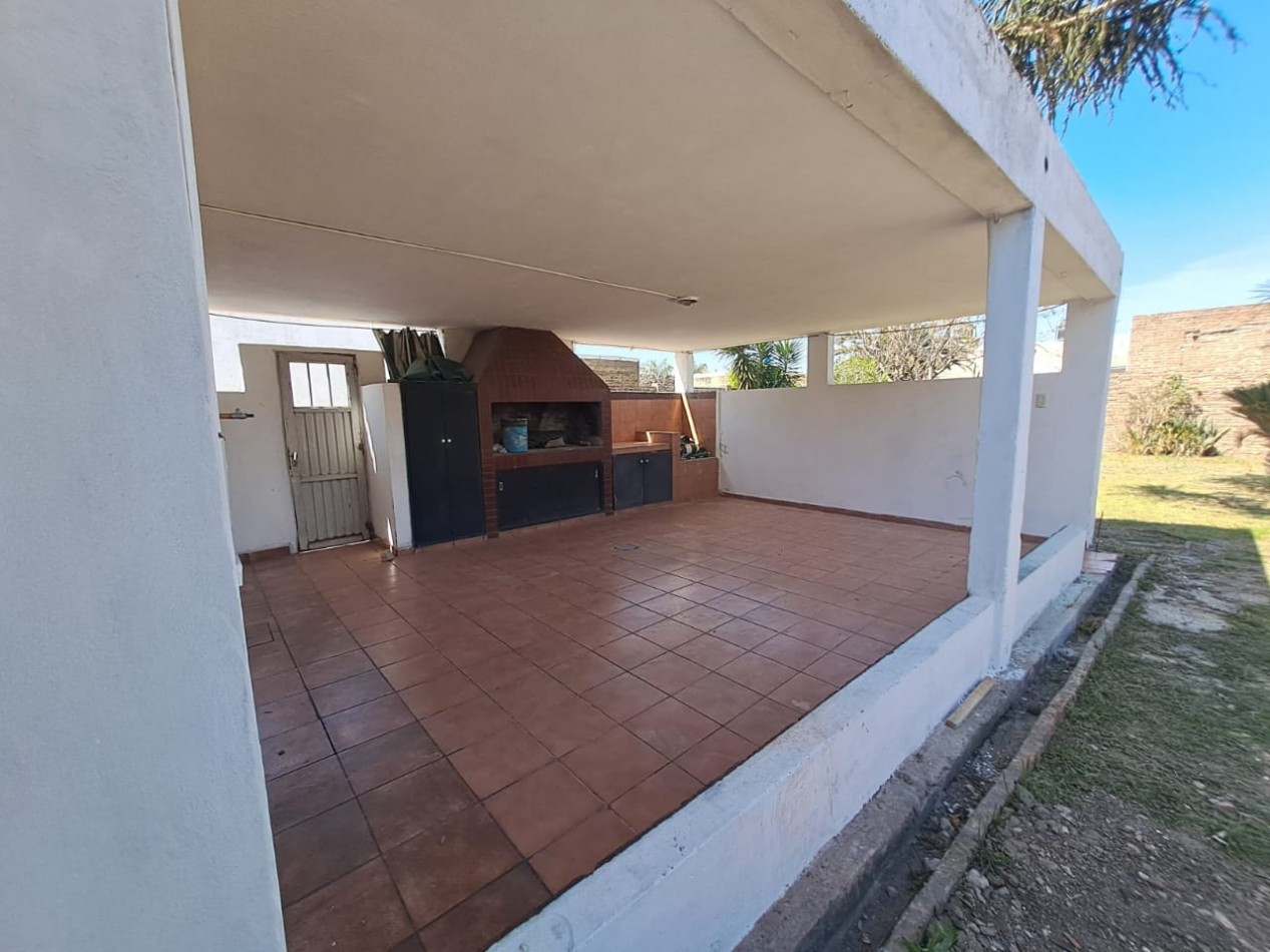 Sarmiento 400, Acebal - Casa de 3 dormitorios con garage, patio de invierno y parrillero
