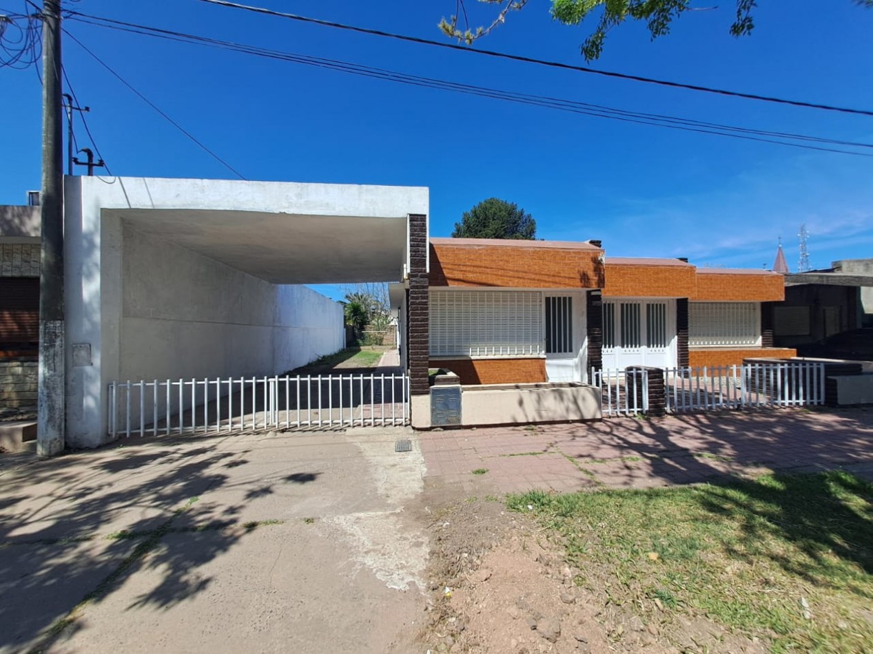 Sarmiento 400, Acebal - Casa de 3 dormitorios con garage, patio de invierno y parrillero