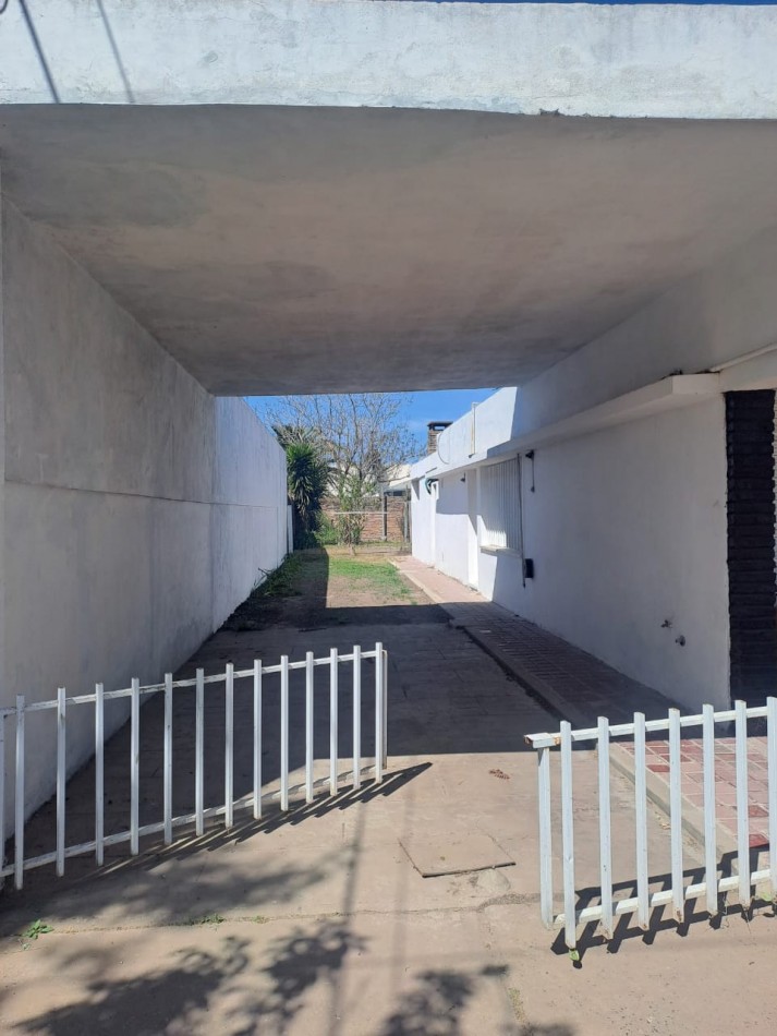 Sarmiento 400, Acebal - Casa de 3 dormitorios con garage, patio de invierno y parrillero