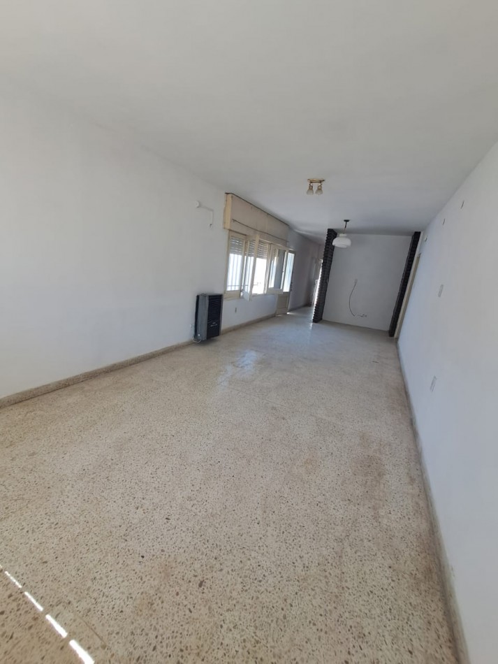 Sarmiento 400, Acebal - Casa de 3 dormitorios con garage, patio de invierno y parrillero