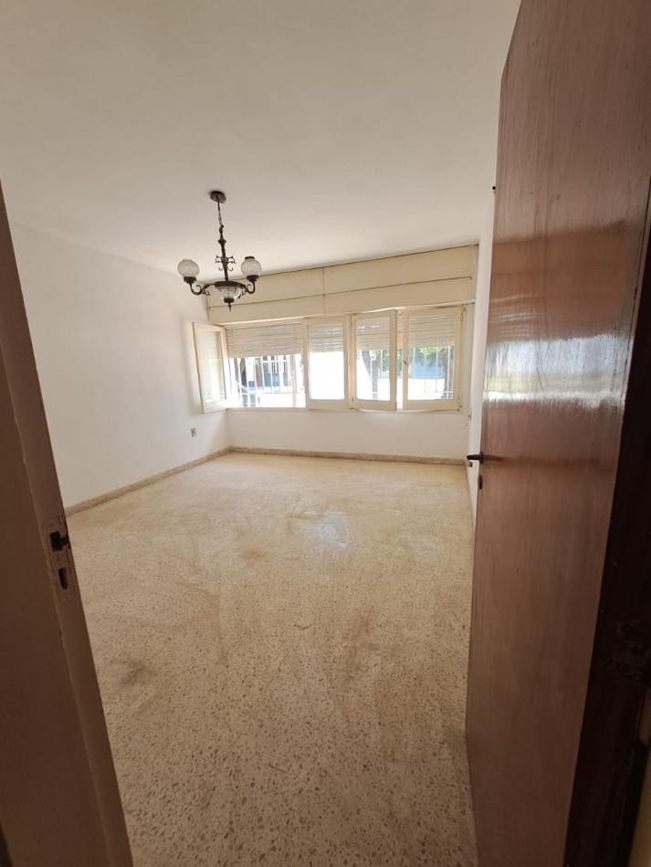 Sarmiento 400, Acebal - Casa de 3 dormitorios con garage, patio de invierno y parrillero