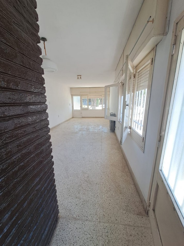 Sarmiento 400, Acebal - Casa de 3 dormitorios con garage, patio de invierno y parrillero