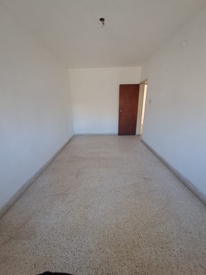 Sarmiento 400, Acebal - Casa de 3 dormitorios con garage, patio de invierno y parrillero