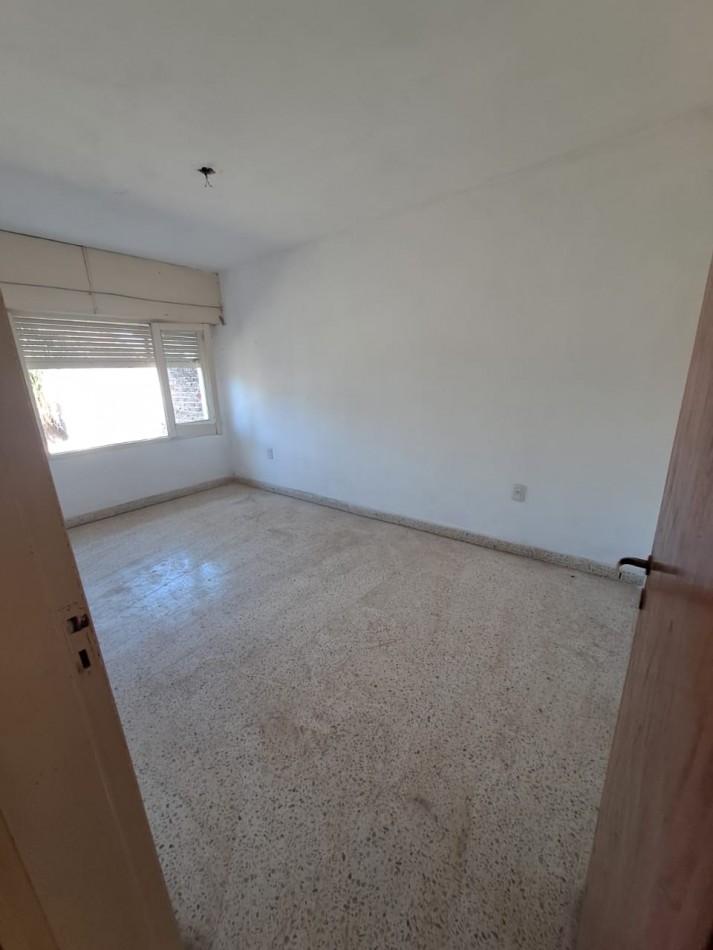 Sarmiento 400, Acebal - Casa de 3 dormitorios con garage, patio de invierno y parrillero