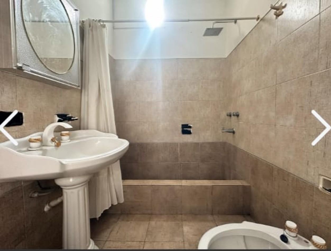 Casa Navarro 6900, Belgrano. 2 dormitorios + departamento independiente en venta 