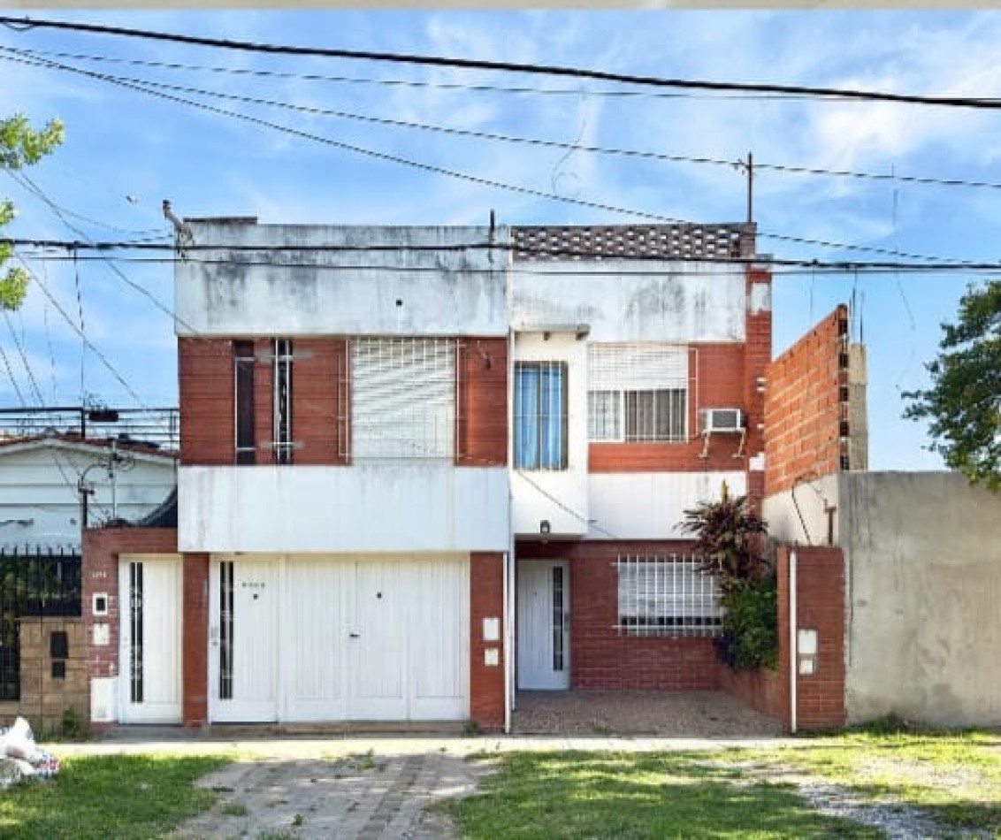 Casa Navarro 6900, Belgrano. 2 dormitorios + departamento independiente en venta 
