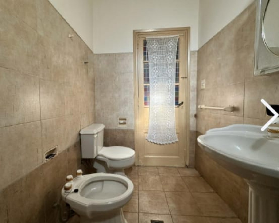 Casa Navarro 6900, Belgrano. 2 dormitorios + departamento independiente en venta 