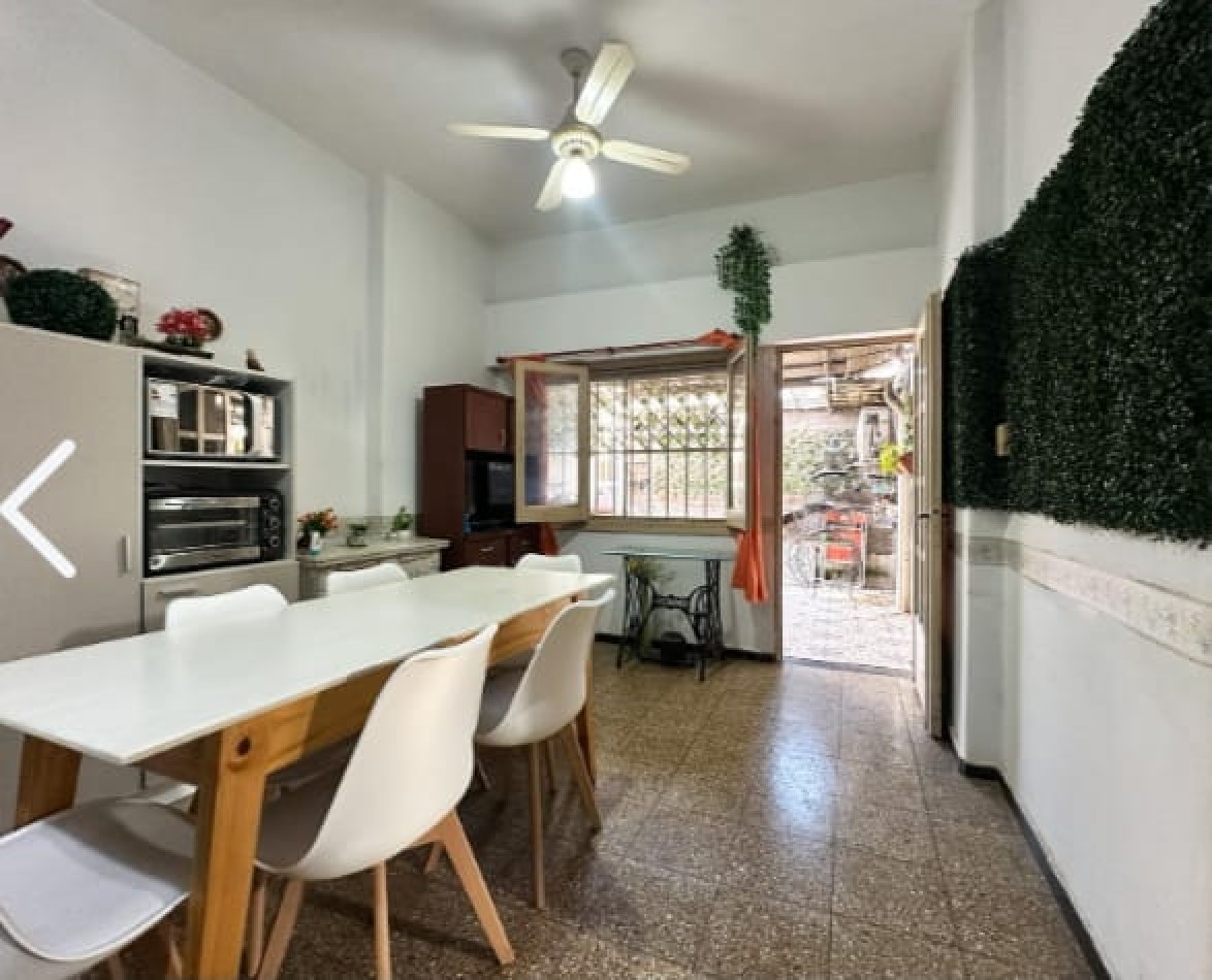 Casa Navarro 6900, Belgrano. 2 dormitorios + departamento independiente en venta 