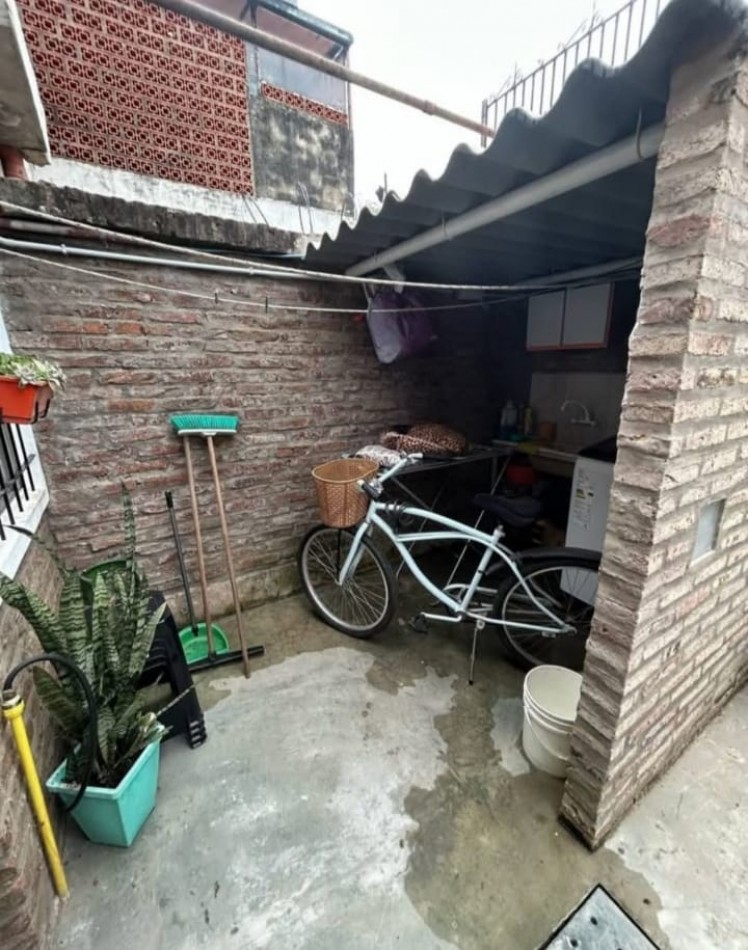 Casa Navarro 6900, Belgrano. 2 dormitorios + departamento independiente en venta 
