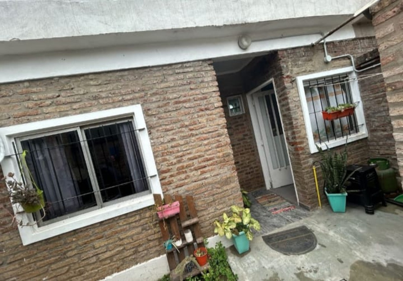 Casa Navarro 6900, Belgrano. 2 dormitorios + departamento independiente en venta 