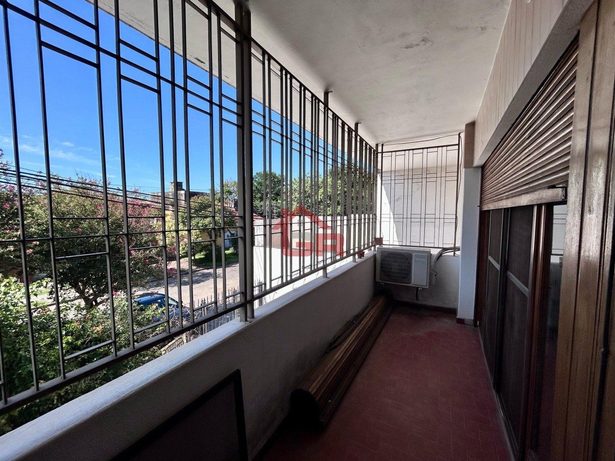 Casa Dr Rivas 1600, 3 dormitoriorios, galeria, patio amplio, cochera.
