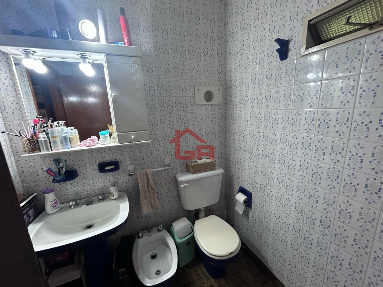 Casa Dr Rivas 1600, 3 dormitoriorios, galeria, patio amplio, cochera.