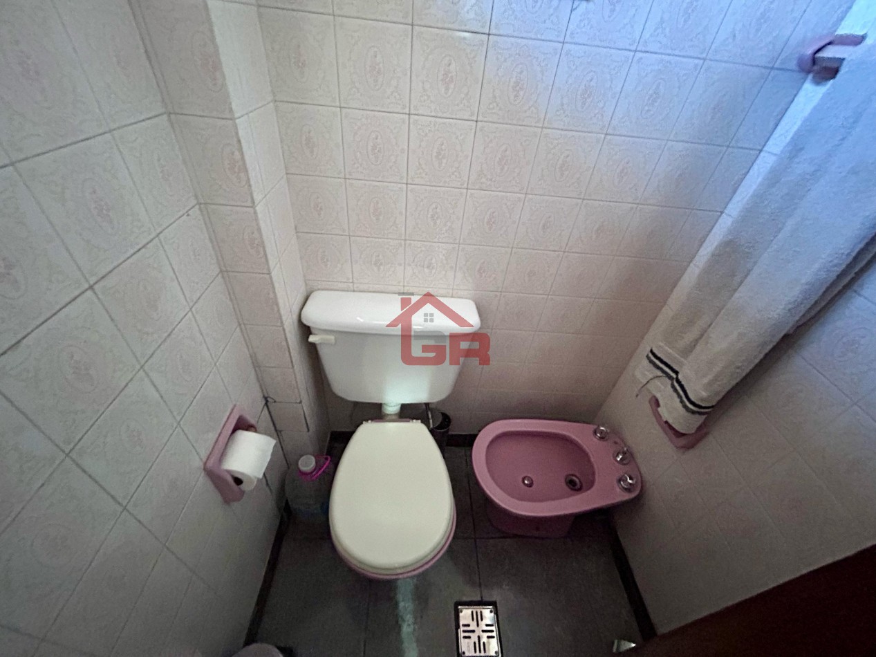 Casa Dr Rivas 1600, 3 dormitoriorios, galeria, patio amplio, cochera.