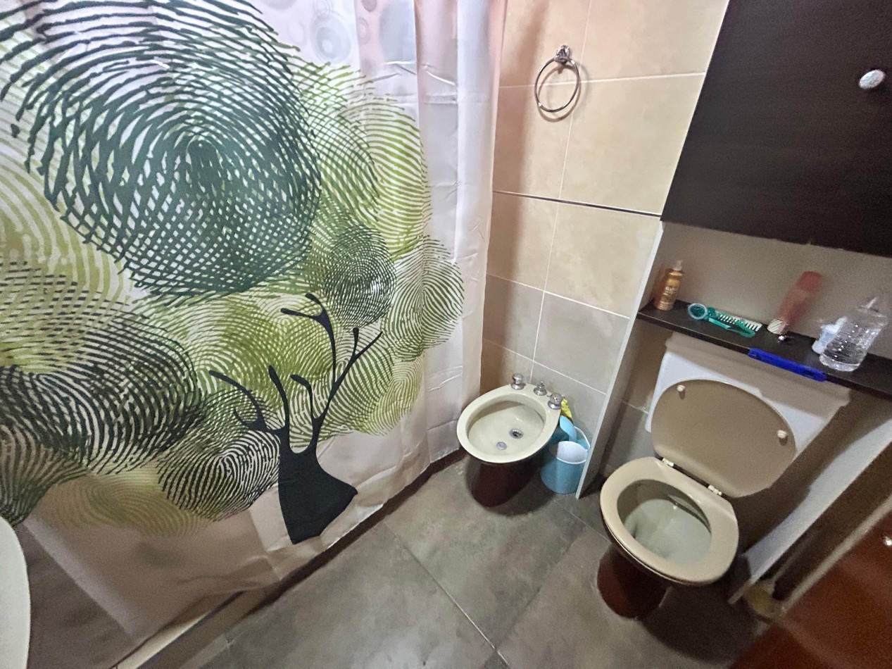 Barrio el Caramelo, ruta 18 antes del peaje, dos dormitorios, pileta, parrillero.