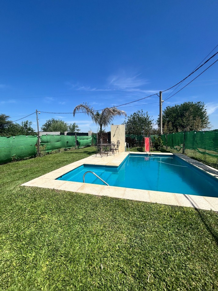 Barrio el Caramelo, ruta 18 antes del peaje, dos dormitorios, pileta, parrillero.