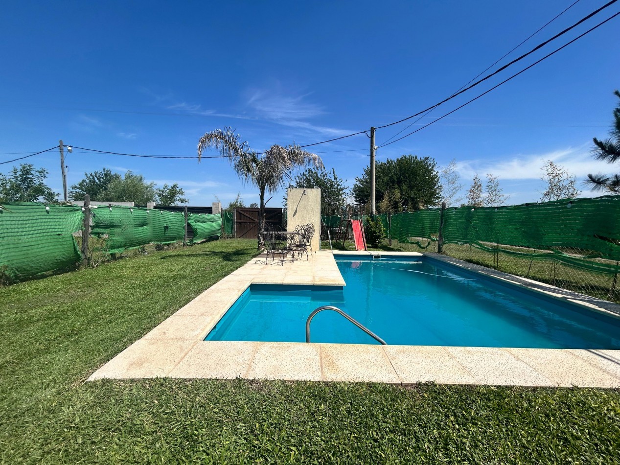 Barrio el Caramelo, ruta 18 antes del peaje, dos dormitorios, pileta, parrillero.