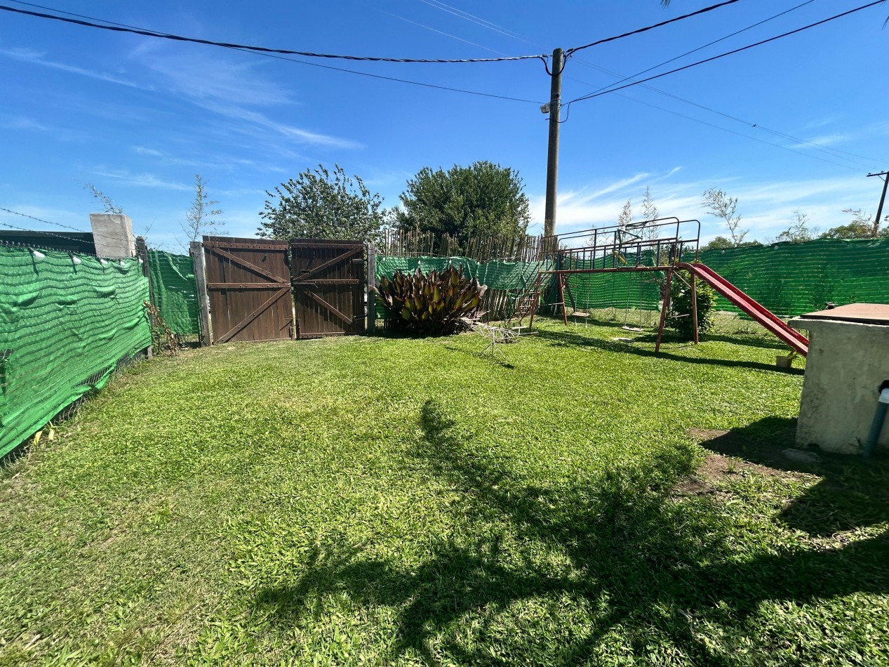 Barrio el Caramelo, ruta 18 antes del peaje, dos dormitorios, pileta, parrillero.