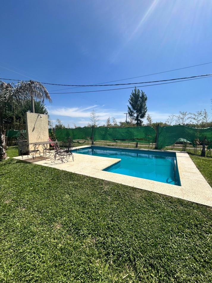 Barrio el Caramelo, ruta 18 antes del peaje, dos dormitorios, pileta, parrillero.