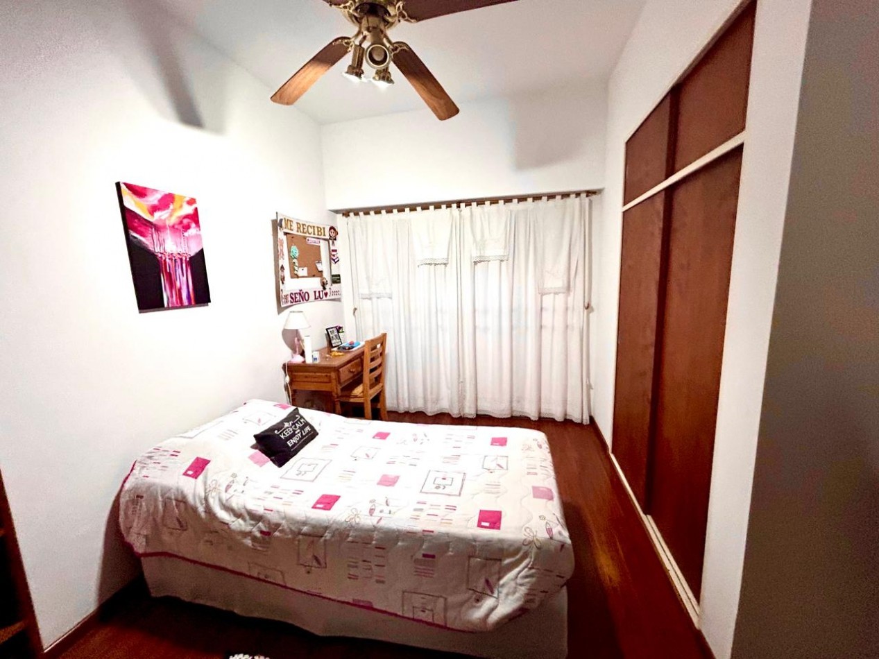 España 1700 planta alta, 3 dormitorios, living, cocina comedor, patio, a mts Pellegrini.