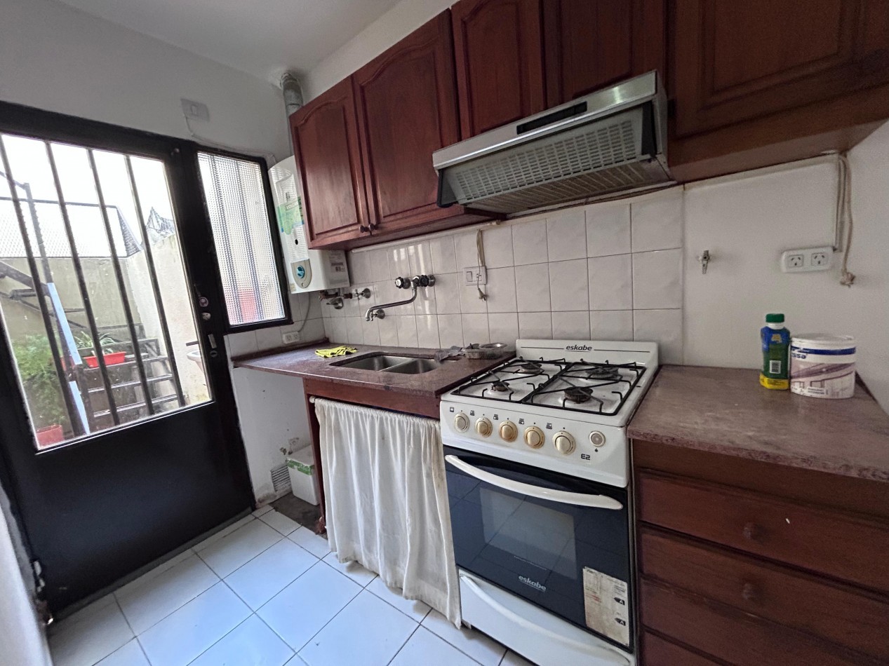Jujuy 1900. Retasada, Propiedad de pasillo, Duplex 2 dormitorios con Terraza exclusiva