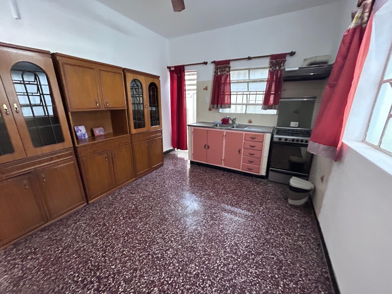 Estrada 600, depto interno, dos dormitorios amplios, ubicado en el corazon de Arroyito Rio, Rosario.