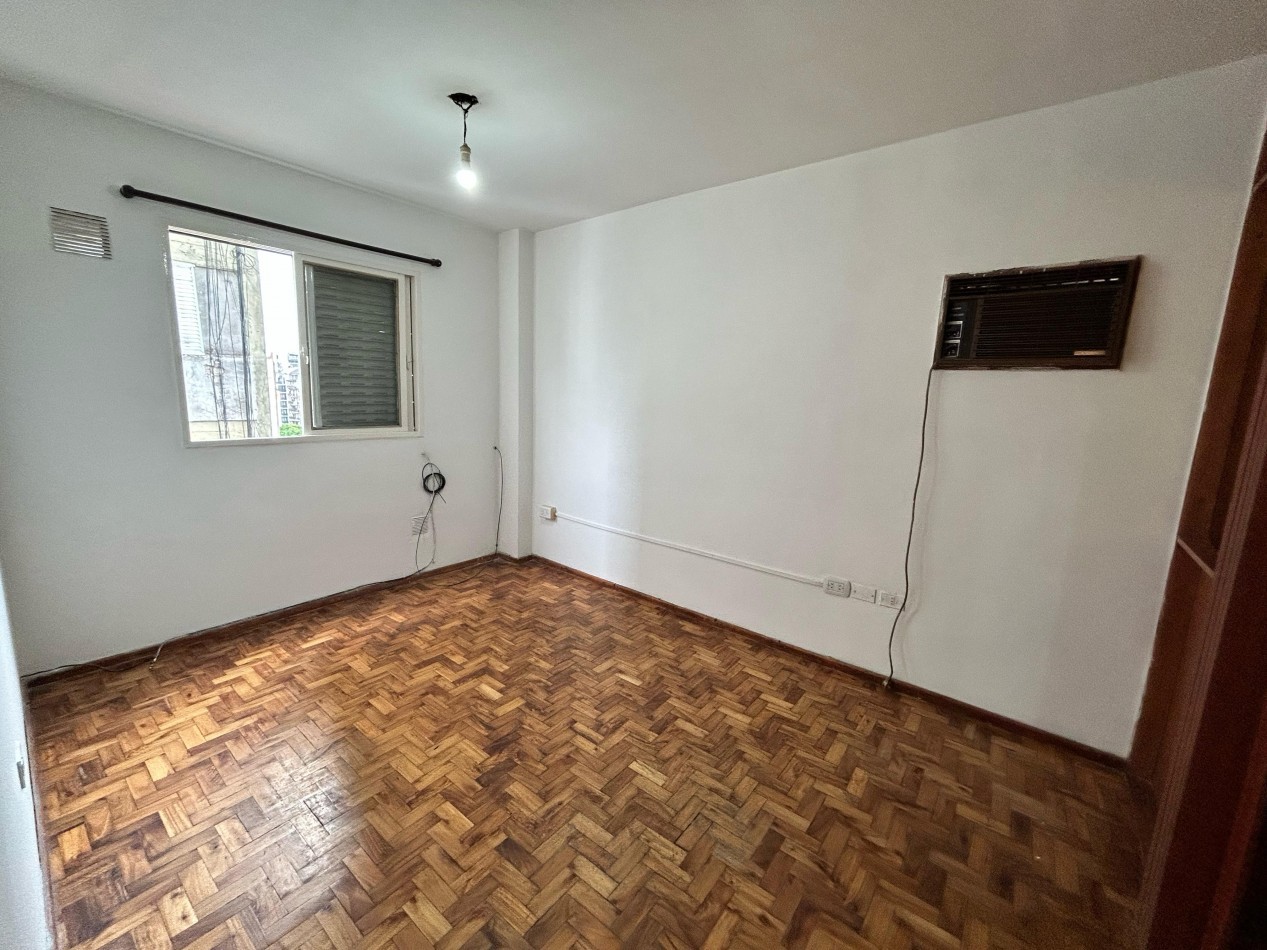 Juan Manuel de Rosas 1400, un dormitorio mas comodin, cocina separada.