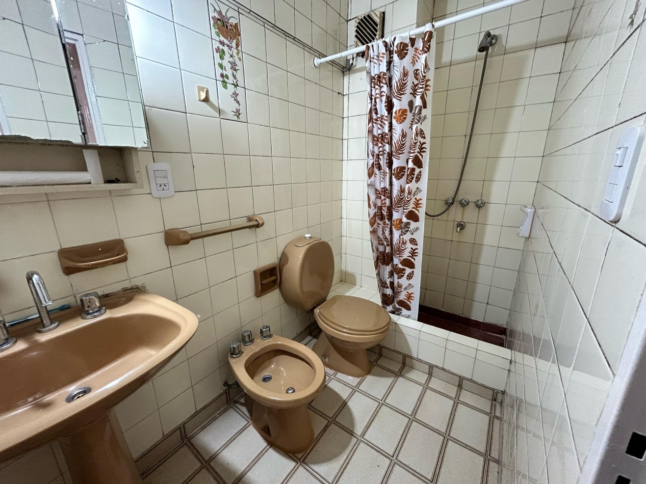 Juan Manuel de Rosas 1400, un dormitorio mas comodin, cocina separada.