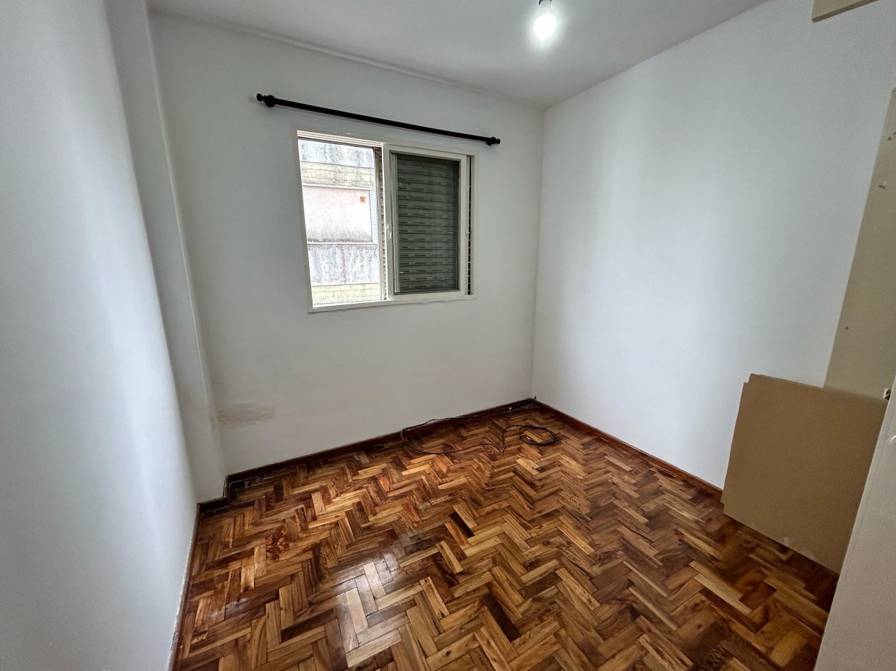 Juan Manuel de Rosas 1400, un dormitorio mas comodin, cocina separada.