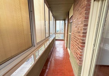 Oroño 200, departamento dos dormitorios, balcon al frente, excelente zona. Apta Credito! 