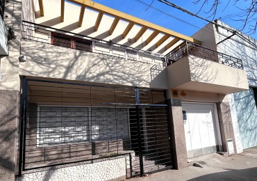 Gaboto 800, amplia propiedad de 3 dormitorios, a una cuadra de Avenida San Martin, cochera, patio.