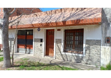 Marsella 5500, 3 dormitorios, patio, cochera doble.