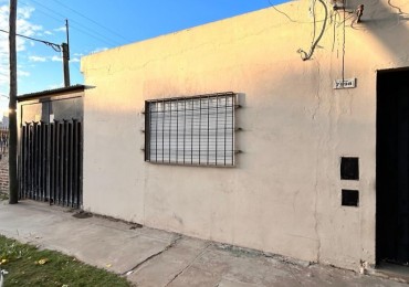 H Pujato 7995, dos dormitorios, cochera, patio amplio.