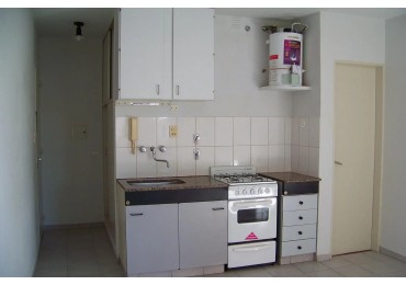 Chacabuco al 1900, departamento monoambiente, 2do piso.