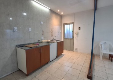 Pje Wood 4000 (Avellaneda 2200) Monoambiente interno con Patio y terraza con parrillero
