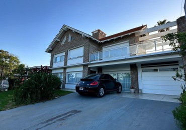 Alberdi, impresionante propiedad, con piscina y vista al Rio Parana